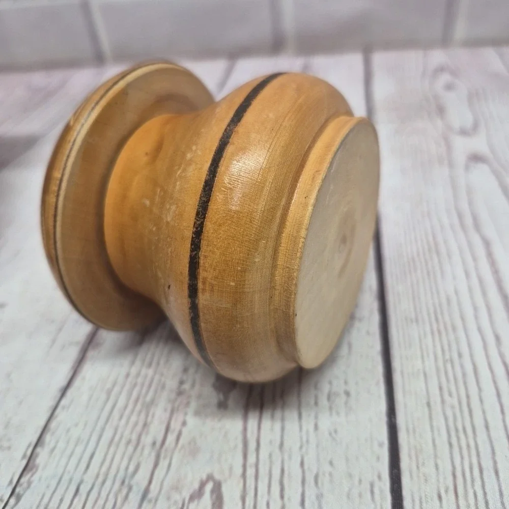 Small Round Wood Trinket Box with Lid~Floral Carvings